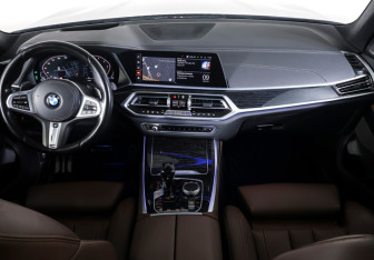Подержанный автомобиль BMW X7 2021 года (14 фото)