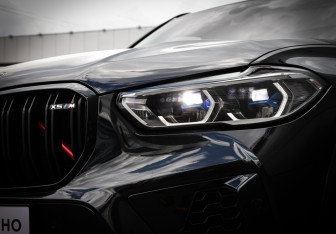 Подержанный автомобиль BMW X5 M 2021 года (28 фото)