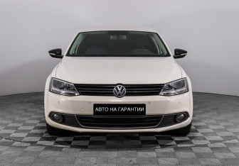 Подержанный автомобиль Volkswagen Jetta Sedan 2013 года (2 фото)