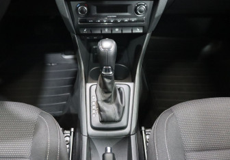 Подержанный автомобиль Skoda Rapid Liftback 2014 года (19 фото)