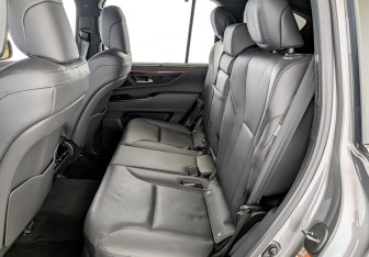 Подержанный автомобиль Lexus LX 2024 года (12 фото)