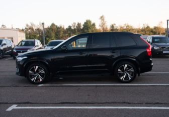Подержанный автомобиль Volvo XC90 2019 года (8 фото)