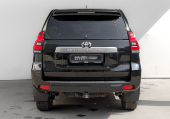 Подержанный автомобиль Toyota Land Cruiser Prado 2020 года (6 фото)