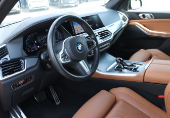 Подержанный автомобиль BMW X5 2022 года (13 фото)