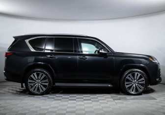 Подержанный автомобиль Lexus LX 2023 года (4 фото)