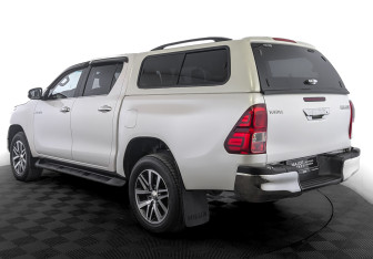 Подержанный автомобиль Toyota Hilux 2016 года (7 фото)