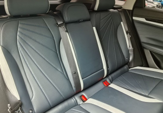 Подержанный автомобиль Geely Atlas 2023 года (17 фото)