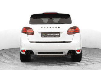 Подержанный автомобиль Porsche Cayenne 2013 года (6 фото)