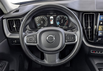 Подержанный автомобиль Volvo XC60 2021 года (21 фото)