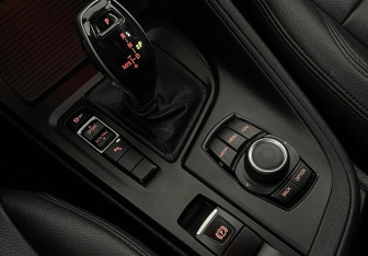 Подержанный автомобиль BMW X1 2018 года (16 фото)
