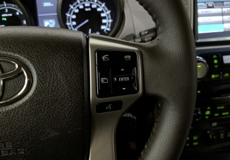 Подержанный автомобиль Toyota Land Cruiser Prado 2011 года (29 фото)