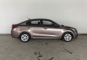 Подержанный автомобиль Kia Rio Sedan 2019 года (8 фото)