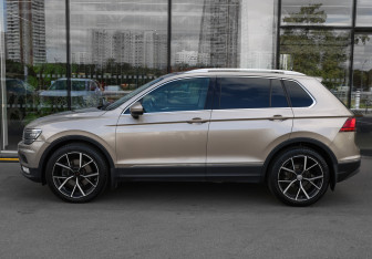Подержанный автомобиль Volkswagen Tiguan 2017 года (8 фото)