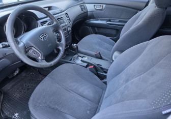 Подержанный автомобиль Kia Magentis 2010 года (9 фото)