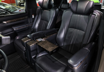 Подержанный автомобиль Toyota Alphard 2019 года (13 фото)