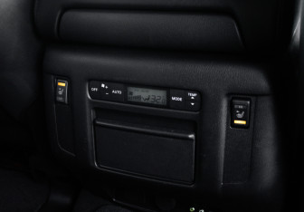 Подержанный автомобиль Infiniti QX80 2014 года (16 фото)