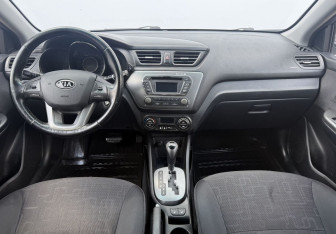 Подержанный автомобиль Kia Rio Sedan 2012 года (12 фото)