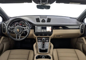 Подержанный автомобиль Porsche Cayenne 2019 года (14 фото)