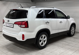 Подержанный автомобиль Kia Sorento 2014 года (5 фото)