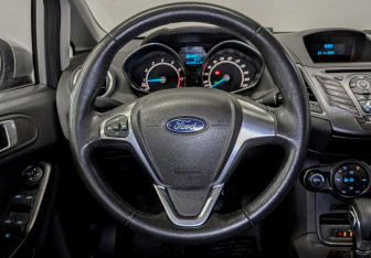 Подержанный автомобиль Ford Fiesta Sedan 2016 года (21 фото)