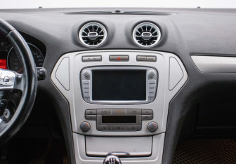 Подержанный автомобиль Ford Mondeo Sedan 2009 года (14 фото)