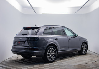 Подержанный автомобиль Audi Q7 2018 года (5 фото)
