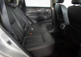 Подержанный автомобиль Nissan X-Trail 2015 года (10 фото)