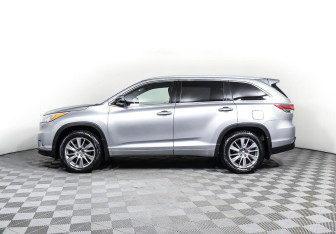 Подержанный автомобиль Toyota Highlander 2014 года (3 фото)
