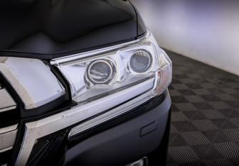 Подержанный автомобиль Toyota Land Cruiser Suv 2016 года (17 фото)