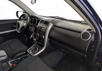 Подержанный автомобиль Suzuki Grand Vitara 2013 года (11 фото)