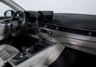 Подержанный автомобиль Audi A4 Sedan 2021 года (9 фото)