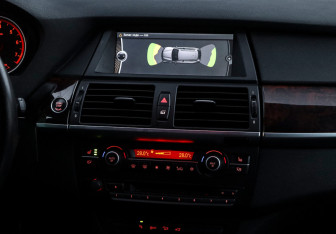 Подержанный автомобиль BMW X5 2010 года (12 фото)