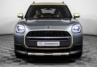 Подержанный автомобиль MINI Countryman 2023 года (2 фото)