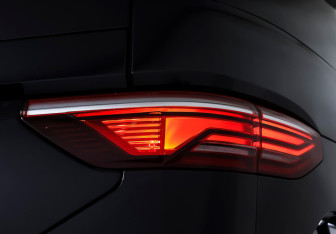 Подержанный автомобиль Volkswagen Multivan 2022 года (22 фото)