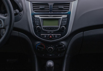 Подержанный автомобиль Hyundai Solaris Sedan 2012 года (14 фото)