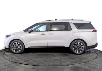Подержанный автомобиль Kia Carnival 2021 года (8 фото)