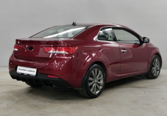 Подержанный автомобиль Kia Cerato Coupe 2011 года (6 фото)