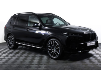 Подержанный автомобиль BMW X7 2023 года (3 фото)