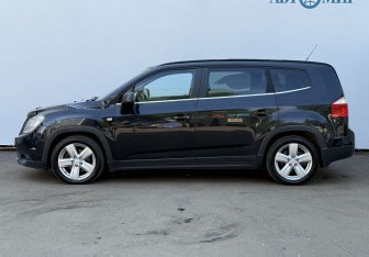 Подержанный автомобиль Chevrolet Orlando 2012 года (8 фото)