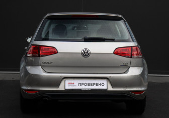 Подержанный автомобиль Volkswagen Golf Hatchback 2013 года (6 фото)