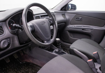 Подержанный автомобиль Kia Rio Sedan 2009 года (9 фото)