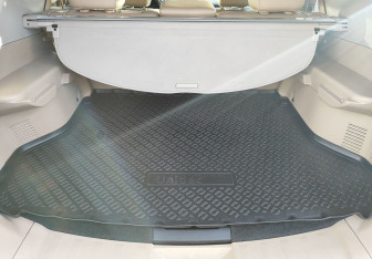 Подержанный автомобиль Nissan X-Trail 2017 года (13 фото)