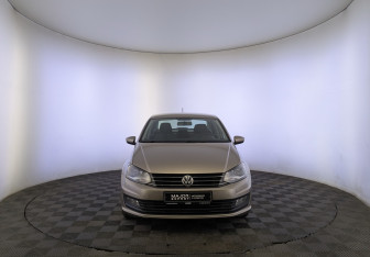Подержанный автомобиль Volkswagen Polo Sedan 2016 года (2 фото)