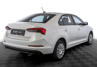 Подержанный автомобиль Skoda Rapid Liftback 2022 года (5 фото)