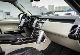 Подержанный автомобиль Land Rover Range Rover 2015 года (9 фото)