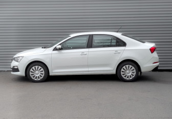 Подержанный автомобиль Skoda Rapid Liftback 2021 года (8 фото)