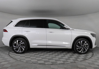 Подержанный автомобиль Geely Monjaro 2025 года (4 фото)