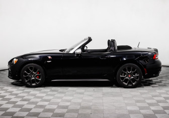 Подержанный автомобиль Fiat 124 Spider 2017 года (8 фото)