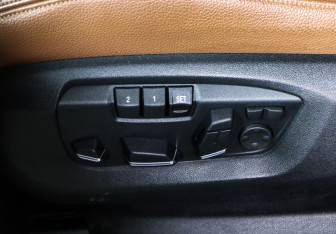 Подержанный автомобиль BMW X6 2015 года (22 фото)
