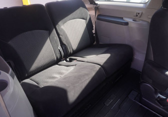 Подержанный автомобиль Mitsubishi Grandis 2007 года (11 фото)